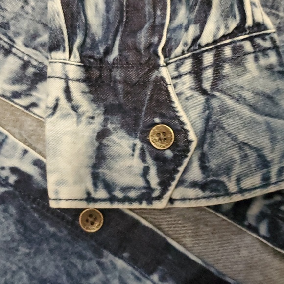 Calvin Klein Men's small Jean shirt - Picture 4 of 5